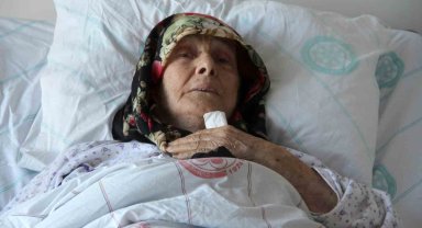 Depremzede Elif Nine: "Battaniyenin içine koyup aşağıya indirdiler"