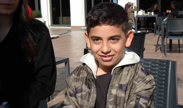 Depremzede Fatih'ten enkaz altında hayat kurtaracak bileklik tasarımı