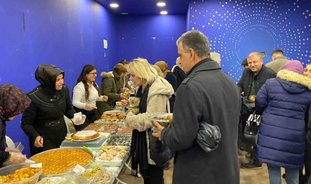 Depremzedelere destek olmak için yardım kampanyası düzenlediler