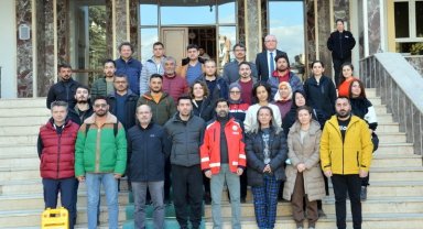 Doktor, eczacı ve hemşirelerden oluşan ekip Eskişehir'den Hatay'a gidiyor