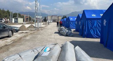 Dörtyol'da afetzedeler için çadır kent kuruluyor