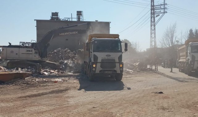 Düzce, kardeş şehirde enkaz kaldırma çalışmaları başladı
