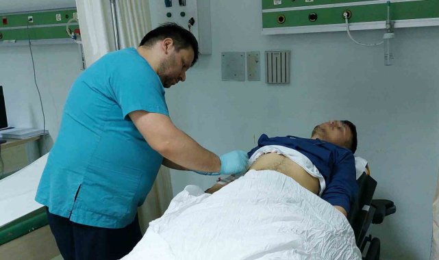 Elindeki tüfek düşünce kazara kendini vurdu