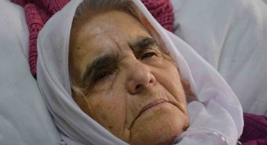 Enkazdan çıkarılan Sabriye nine: "Kimsem yok, ailem yıllar önce öldü"