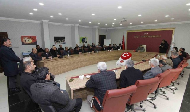 Erciş'teki muhtarlardan deprem bölgesi 85 bin TL yardım