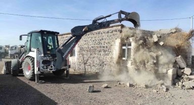 Ereğli Belediyesi depremde hasar gören evi yıkıp yenisini yapacak