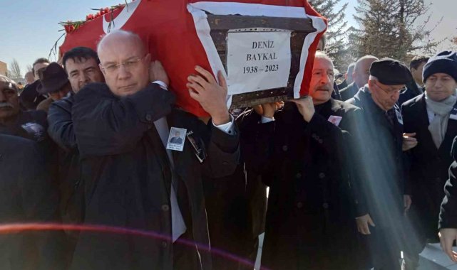 Eski CHP Genel Başkanı Baykal, Devlet Mezarlığında toprağa verildi