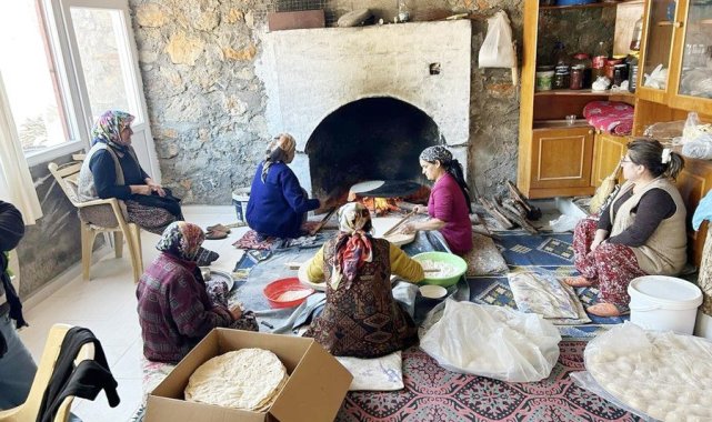 Gazipaşalı ev hanımları bazlama ve yufka ekmekleri deprem bölgesine gönderiyor