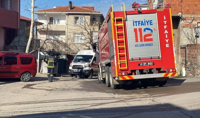 Gecekonduda çıkan yangında 2 kişi dumandan etkilendi