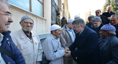 Gediz'de 31 vatandaş dualarla umreye uğurlandı