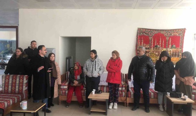 Gediz'e getirilen depremzedeler KYK yurtlarına yerleştirildiler