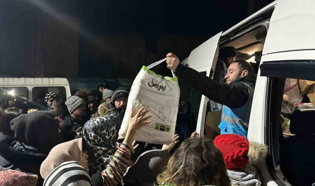 Gençler depremzedeleri unutmadı