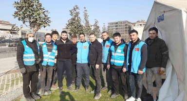 Güney Koreli Jin, TDV gönüllüsü olarak Hatay'da depremzedelere yardım etti
