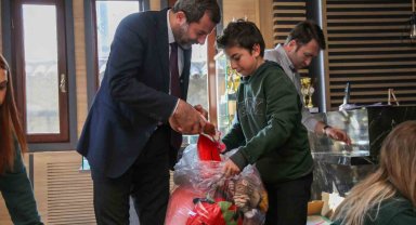 Gürsulu çocuklardan afet bölgesine oyuncak