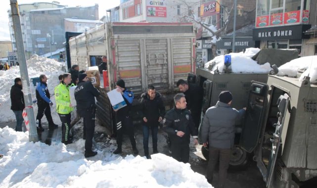 Hakkari polisi halkla tek yürek oldu