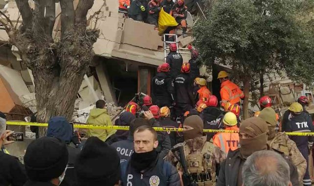 Hatay Gazi Mahallesi'ndeki enkazdan 3 ceset çıkartıldı