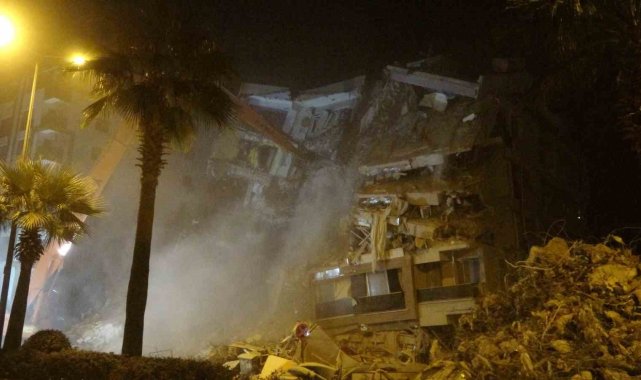 Hatay'da arama-kurtarma çalışmaları tamamlanan binalar birer birer yıkılıyor