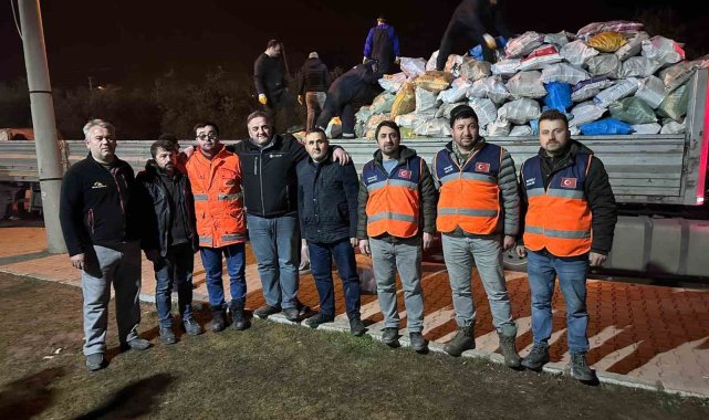 İhtiyaç malzemelerini deprem bölgesine ulaştırdılar
