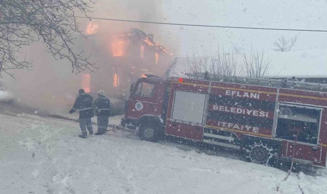 İki katlı ev alevlere teslim oldu
