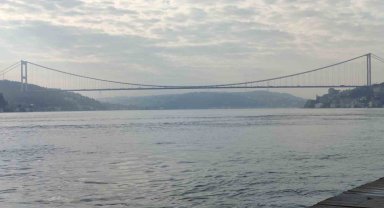 İstanbul Boğazı'nda gemi trafiğine sis engeli