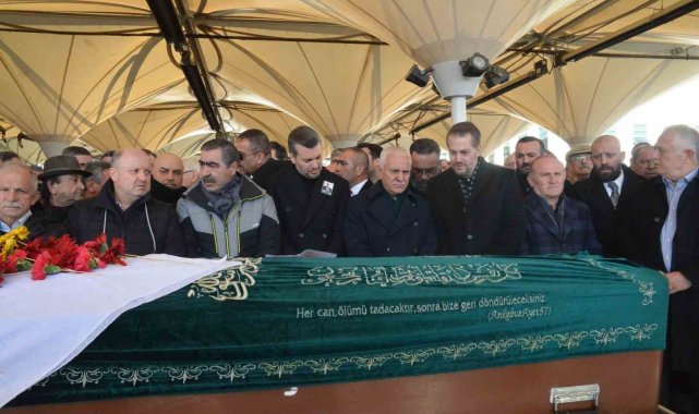İYİ Partili Koray Aydın'ın annesi son yolculuğuna uğurlandı
