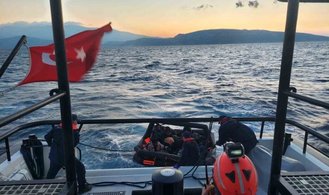İzmir açıklarında 10 düzensiz göçmen kurtarıldı