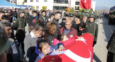 İzmir'de şehide yürek yakan veda: 4 çocuk yetim kaldı