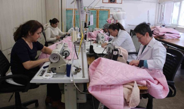 İzmir'deki okullardan depremzedeler için uyku tulumu seferberliği