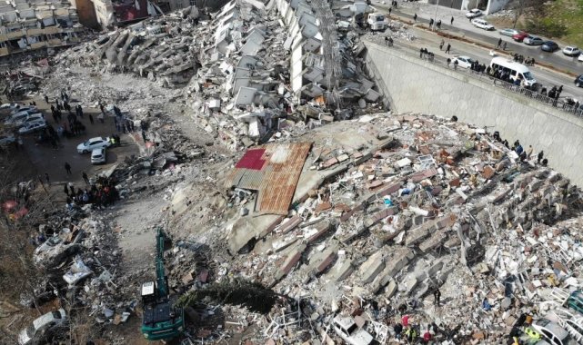 İzmir'in üniversitelerinde deprem acısı: 39 vefat