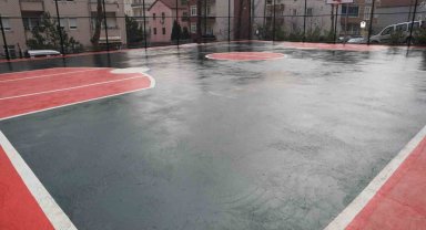 İzmit Belediyesi'nden gençlere yeni basketbol sahası