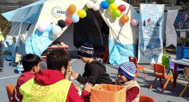 Kahramanmaraş'ta çocukların yaraları masallarla sarılıyor