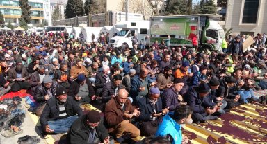 Kahramanmaraş'ta depremde ölenler için eller semaya açıldı