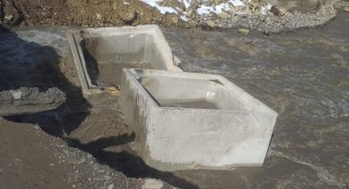 Kar sularının erimesi sonucu beşinci kez köprü yıkıldı