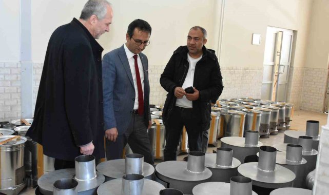 Karaman'da depremzedeler için üretilen sobalar afet bölgelerine gönderildi