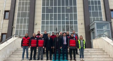 Karaman'da gönüllü öğretmenlerden oluşan eğitim ekibi Hatay'a gitti