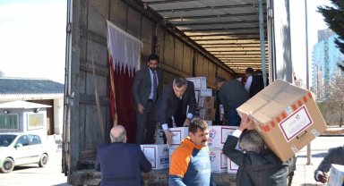 Katar Büyükelçiliği çalışanları deprem bölgesindeki yardımlarına devam ediyor