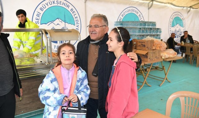 KAYMEK'in Kışlık Örgüleri Depremzedeleri Isıtıyor