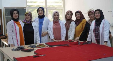KEÇMEK'te depremzedeler için kıyafet üretiliyor
