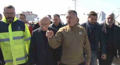 Kemal Kılıçdaroğlu Kocaeli Belediyesi'nin kurduğu çadır kenti ziyaret etti