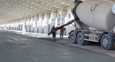 Kendi enerjisini kendi üretecek pazar yerinin betonu döküldü