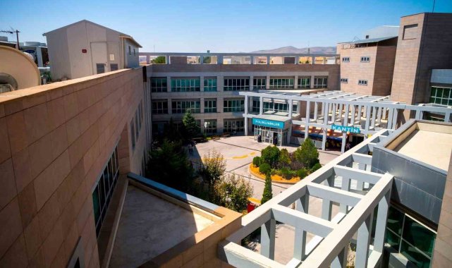 Kırşehir Eğitim Araştırma Hastanesi'nde depremzedeler tedavi görüyor