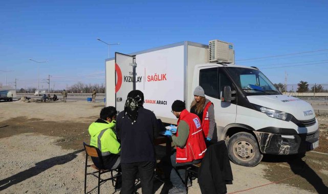 Kızılay mobil sağlık araçları ilk gün 600'den fazla depremzedeye ulaştı