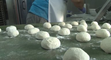 Kocaeli Büyükşehir Belediyesi Hatay'da günlük 15 bin ekmek üretiyor
