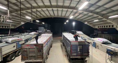 Konya Büyükşehir'den Hatay'daki hayvan üreticilerine 10 tır yem desteği