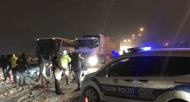 Konya'nın şehirler arası yollarında kar ve tipi engeli