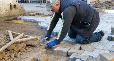 Köşk Belediyesi, doğalgaz hattı çalışması yapılan yolları düzenliyor