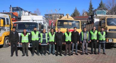 Kovancılar'dan deprem bölgesine araç ve personel desteği