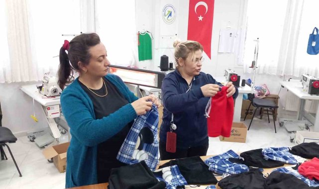 Kozanlı anneler depremzedeler üşümesin diye üretime geçti