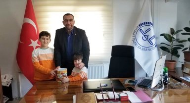 Kumbaralarındaki parayı depremzedeler için bağışladılar