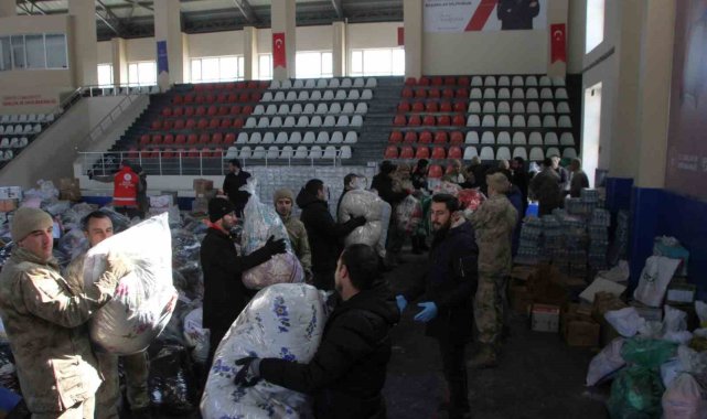 Malazgirt'te depremzedeler için yardım seferberliği devam ediyor